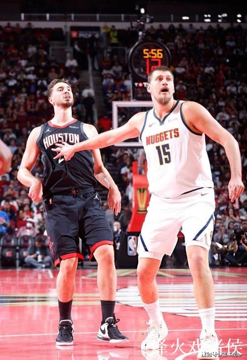 申京开局连续单挑约基奇,3投全中斩获6分 申京开局连续单挑约基奇,3投全中斩获6分